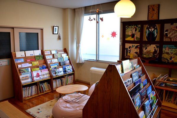 絵本の読み聞かせを大切にする保育